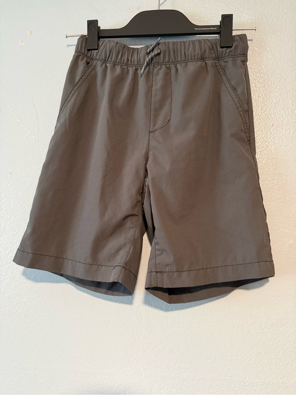 Old Navy boys Athletic Drawstring Shorts - Gray with back packet